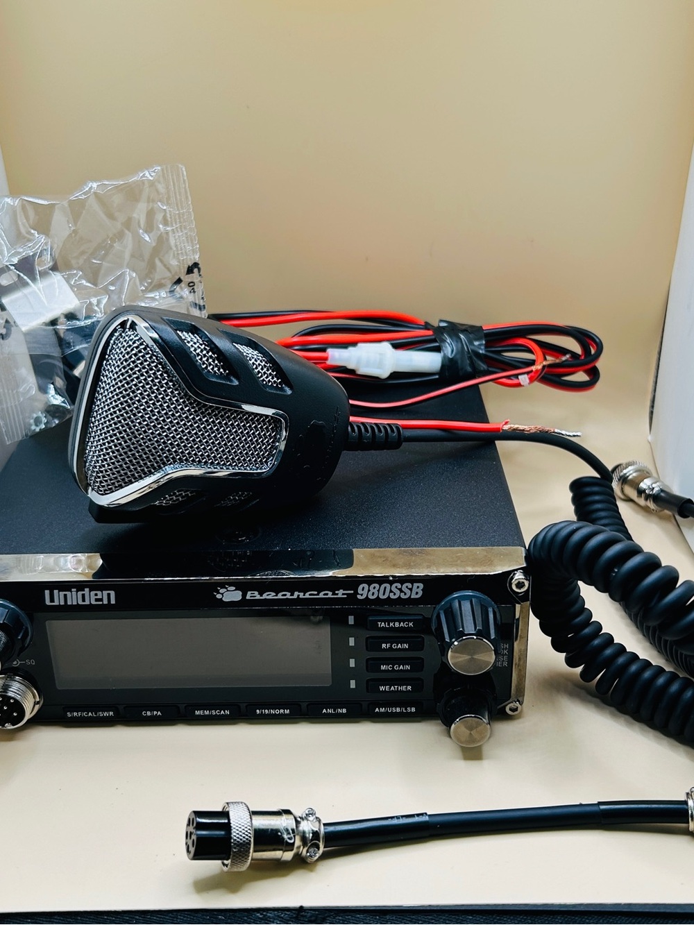 Uniden BEARCAT 980 40- Channel SSB CB Radio with Sideband NOAA WeatherBand